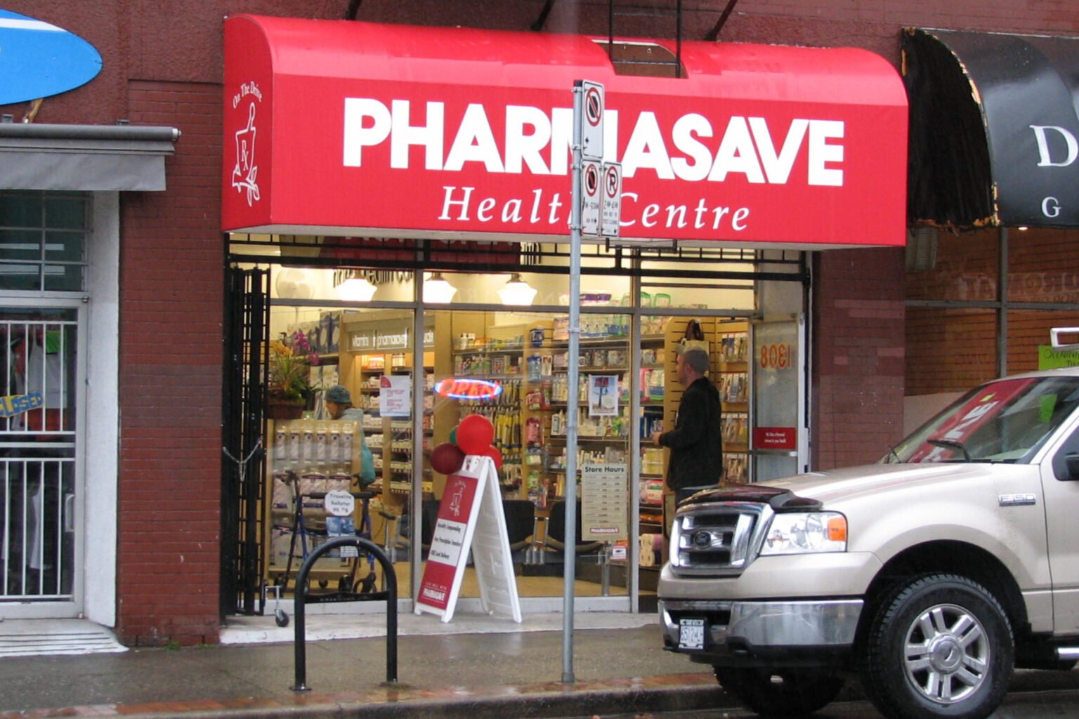Pharmacare Commerical Drive - Exterior